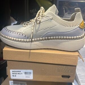 Steve Madden. Women’s size 9. Like new.